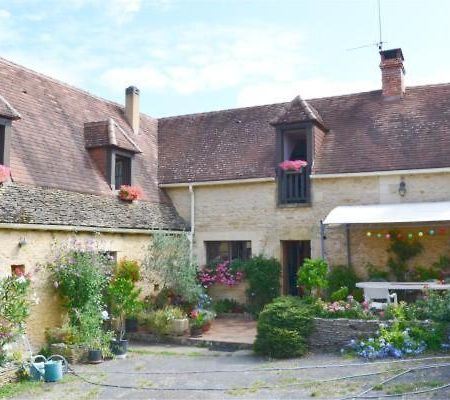 Halte Aux Places Marcillac-Saint-Quentin Exterior photo