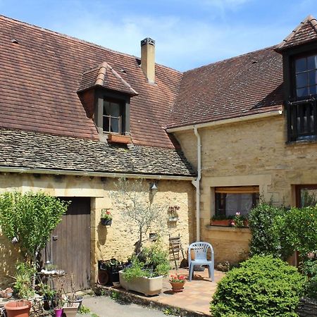 Halte Aux Places Marcillac-Saint-Quentin Exterior photo
