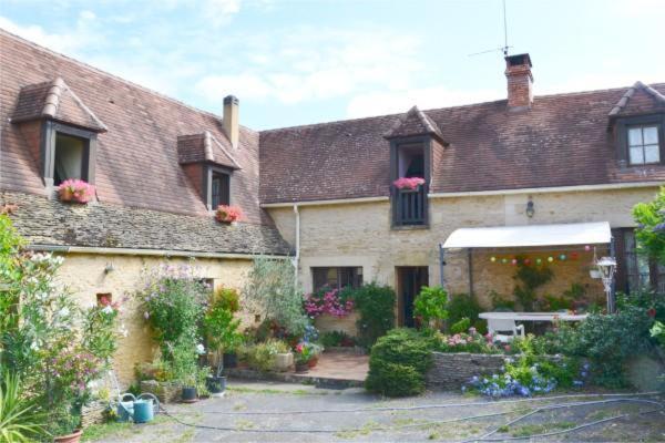 Halte Aux Places Marcillac-Saint-Quentin Exterior photo