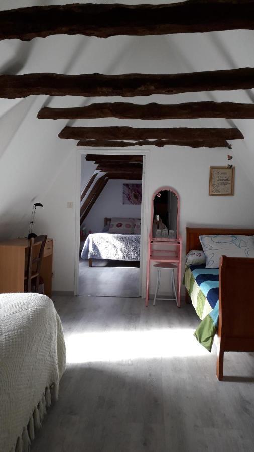 Halte Aux Places Marcillac-Saint-Quentin Exterior photo