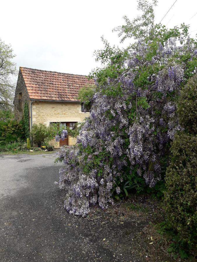 Halte Aux Places Marcillac-Saint-Quentin Exterior photo