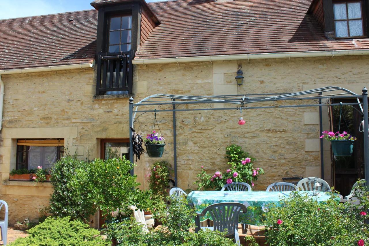 Halte Aux Places Marcillac-Saint-Quentin Exterior photo